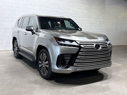 Used 2024 Lexus LX 600 4WD w/ Luxury Package image 6