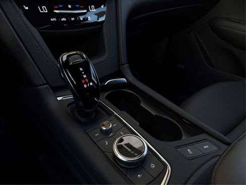 New 2025 Cadillac XT6 Luxury image 30