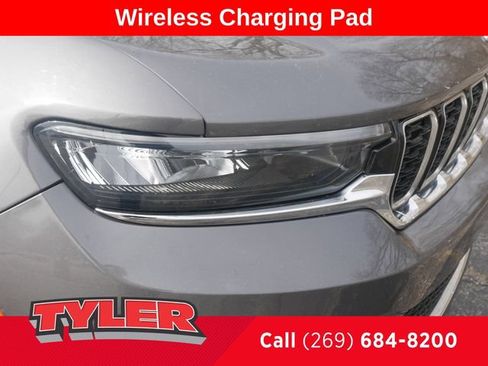 Certified 2022 Jeep Grand Cherokee Limited w/ Luxury Tech Group II AWD/4WD image 10