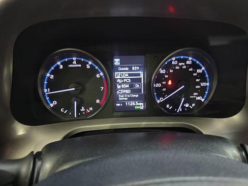 Used 2018 Toyota RAV4 XLE FWD image 16