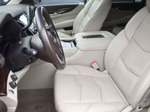 Used 2016 Cadillac Escalade ESV Luxury image 14