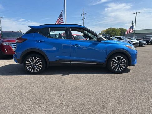 Used 2022 Nissan Kicks SR image 3