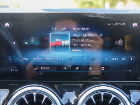 Used 2021 Mercedes-Benz GLA 250 w/ Premium Package image 33