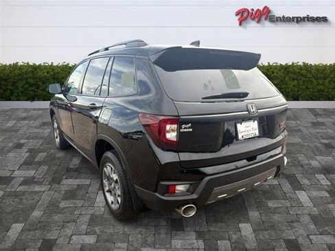 Used 2023 Honda Passport TrailSport image 2