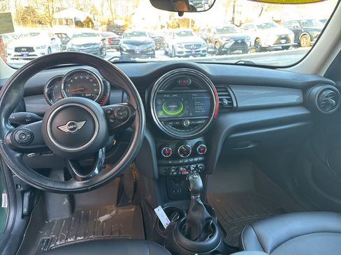 Used 2017 MINI Cooper 4-Door Hardtop image 22