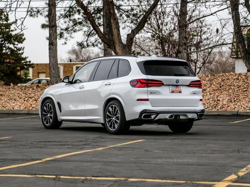 Used 2025 BMW X5 xDrive50e w/ M Sport Package image 3