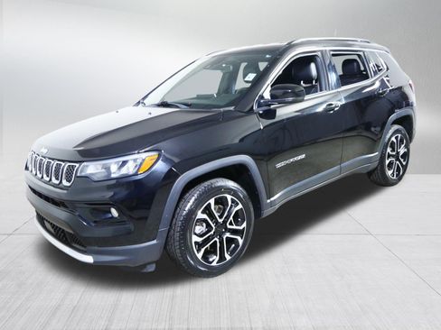 Used 2023 Jeep Compass Limited AWD/4WD image 3