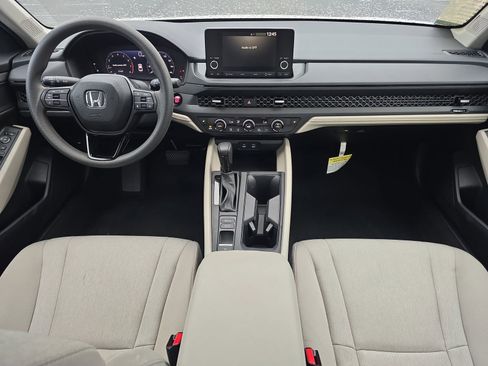 Certified 2025 Honda Accord SE image 9