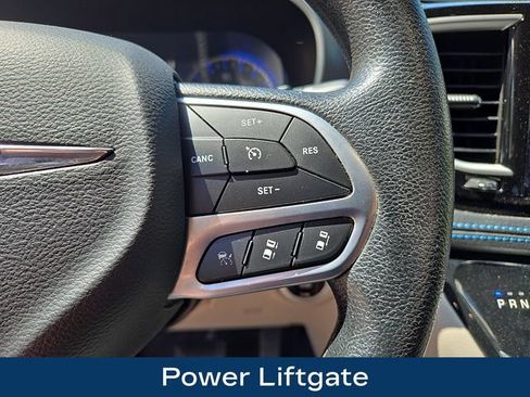 Used 2021 Chrysler Pacifica Touring AWD/4WD image 8