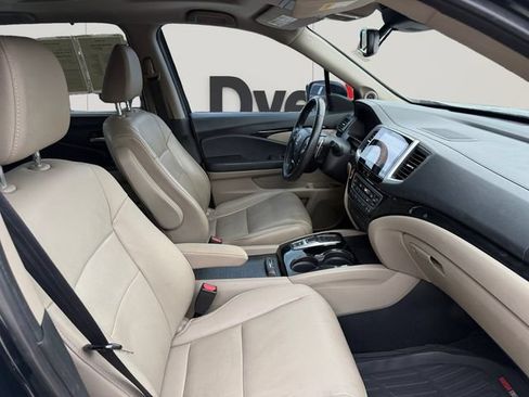 Used 2018 Honda Pilot Touring image 17