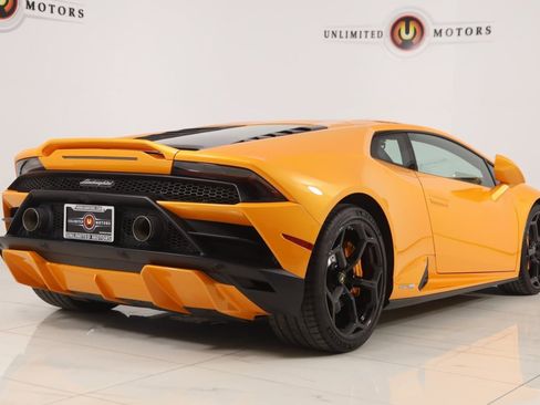 Used 2022 Lamborghini Huracan EVO image 3