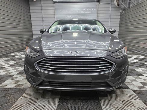 Used 2020 Ford Fusion SE FWD image 3