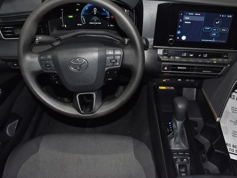 Used 2025 Toyota Camry LE FWD image 34