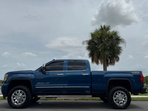 Used 2015 GMC Sierra 2500 Denali w/ Duramax Plus Package AWD/4WD image 4