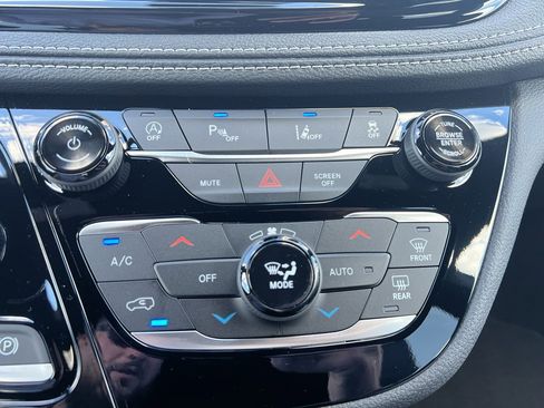 New 2026 Chrysler Pacifica Select image 32