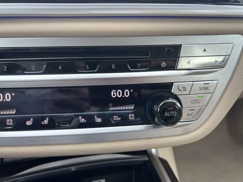 Used 2017 BMW 740i image 23