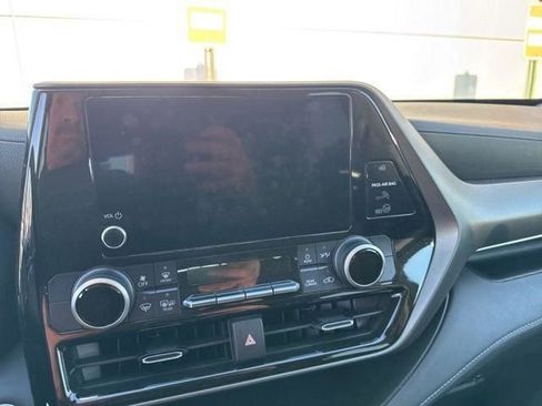 Used 2024 Toyota Highlander LE image 31