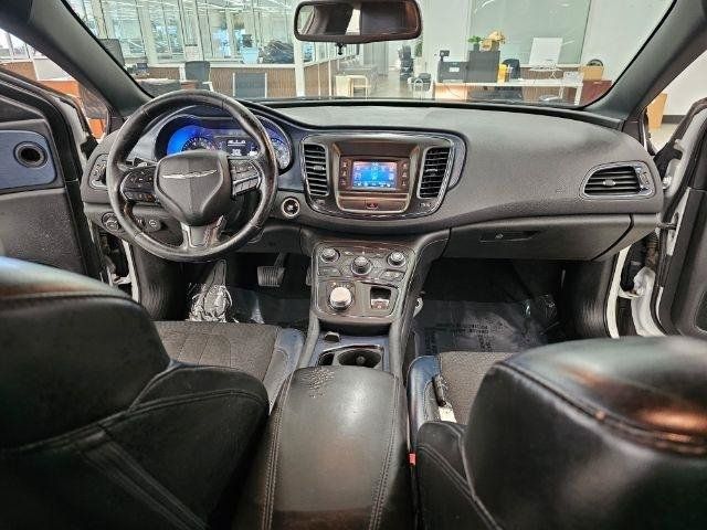 Used 2015 Chrysler 200 S w/ Comfort Group FWD image 9
