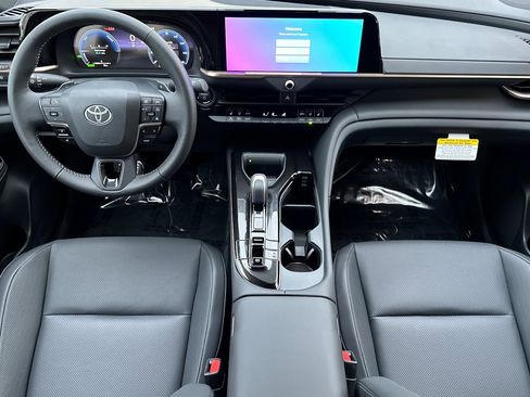 New 2025 Toyota Crown Signia image 4