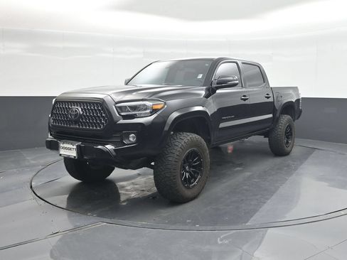 Used 2021 Toyota Tacoma Limited w/ Nightshade Package AWD/4WD image 32