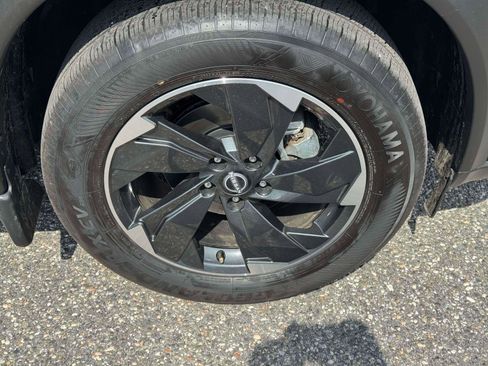 Certified 2025 Nissan Rogue SV AWD/4WD image 9
