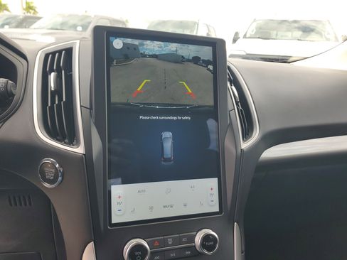 Used 2024 Ford Edge SEL w/ Convenience Package image 10