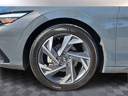 Certified 2024 Hyundai Elantra SEL w/ Convenience Package image 8