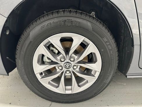 Used 2025 Toyota Sienna LE image 70