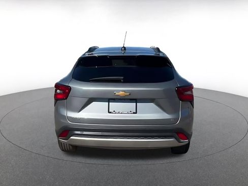 Used 2025 Chevrolet Trax LT w/ LT Convenience Package FWD image 12