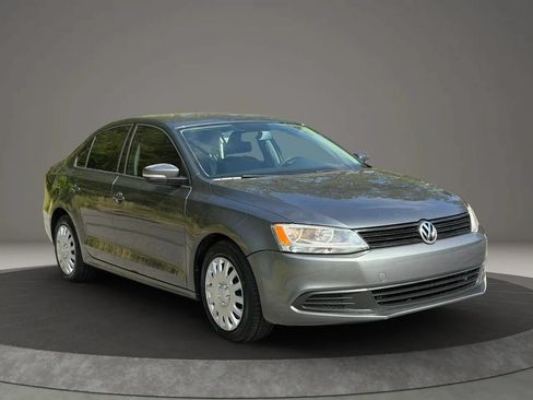 Used 2012 Volkswagen Jetta SE FWD image 3