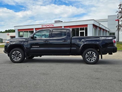 Used 2020 Toyota Tacoma TRD Sport w/ Technology Package AWD/4WD image 2