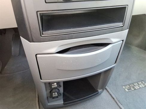 Used 2009 Dodge Grand Caravan SE image 28