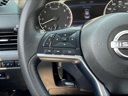Used 2025 Nissan Sentra SV FWD image 12