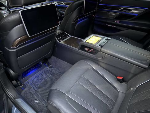 Used 2016 BMW 750i xDrive image 32