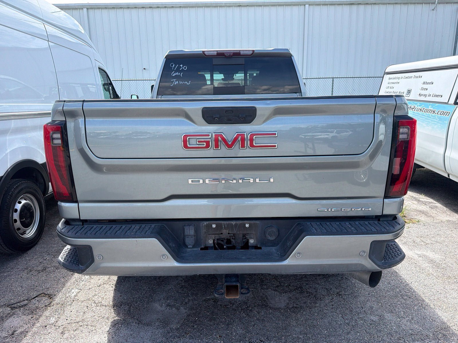 Used 2024 GMC Sierra 2500 Denali w/ Denali Reserve Package AWD/4WD image 11