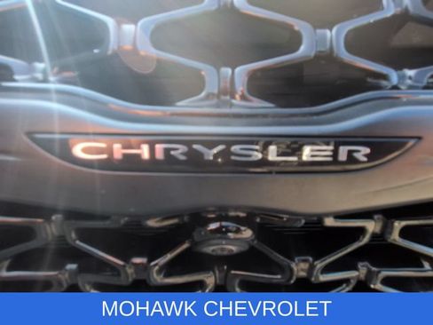 Used 2024 Chrysler Pacifica Limited FWD image 31