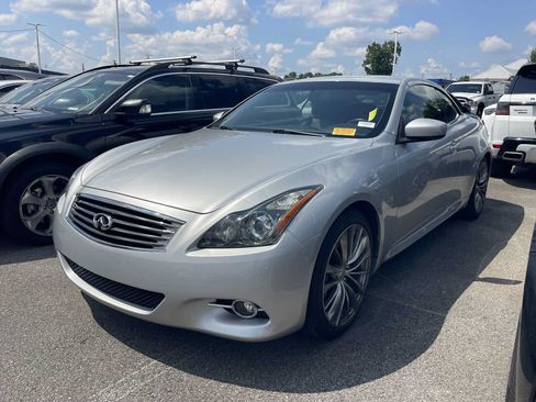 Used 2014 INFINITI Q60 Convertible w/ Premium Package RWD image 3