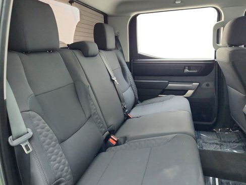 Used 2022 Toyota Tundra SR5 w/ SR5 Convenience Package AWD/4WD image 30