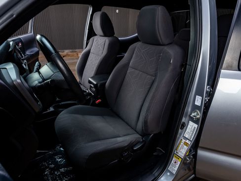 Used 2016 Toyota Tacoma TRD Sport image 29