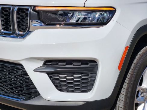 Certified 2025 Jeep Grand Cherokee Laredo X w/ Luxury Tech Group I image 8