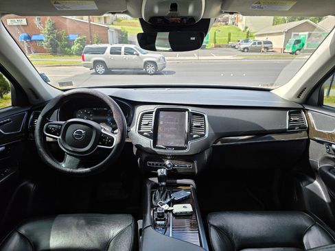 Used 2018 Volvo XC90 T5 Momentum w/ Convenience Package image 19