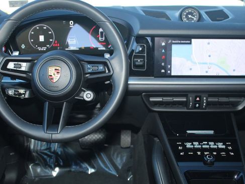 Certified 2025 Porsche Cayenne Coupe AWD/4WD image 6