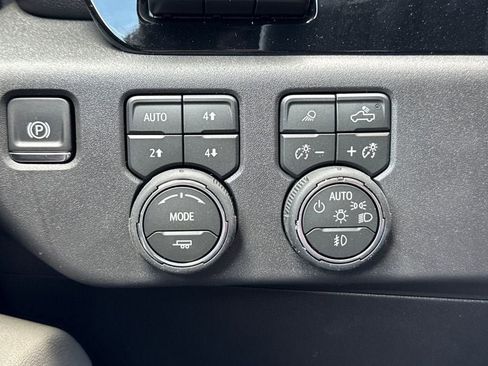 New 2026 Chevrolet Silverado 1500 ZR2 w/ Dark Appearance Package AWD/4WD image 27