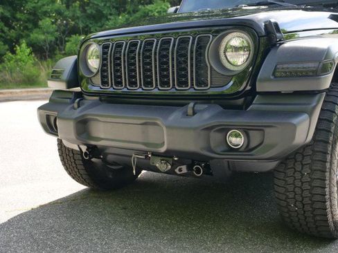 Used 2024 Jeep Wrangler Unlimited Sport AWD/4WD image 46