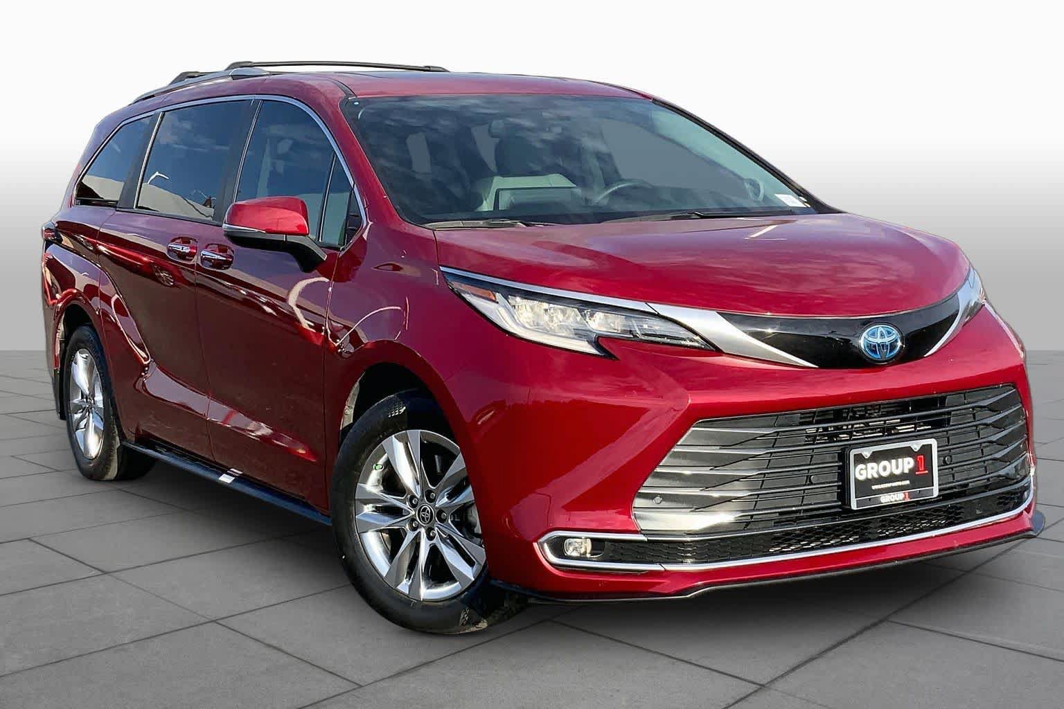 Used 2023 Toyota Sienna Limited FWD image 3