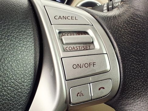 Used 2016 Nissan Rogue SL FWD image 19