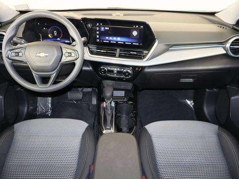 Used 2025 Chevrolet Trax LT FWD image 14