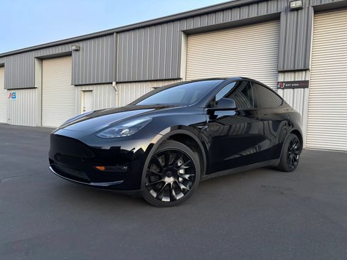 Used 2023 Tesla Model Y Long Range AWD/4WD image 5