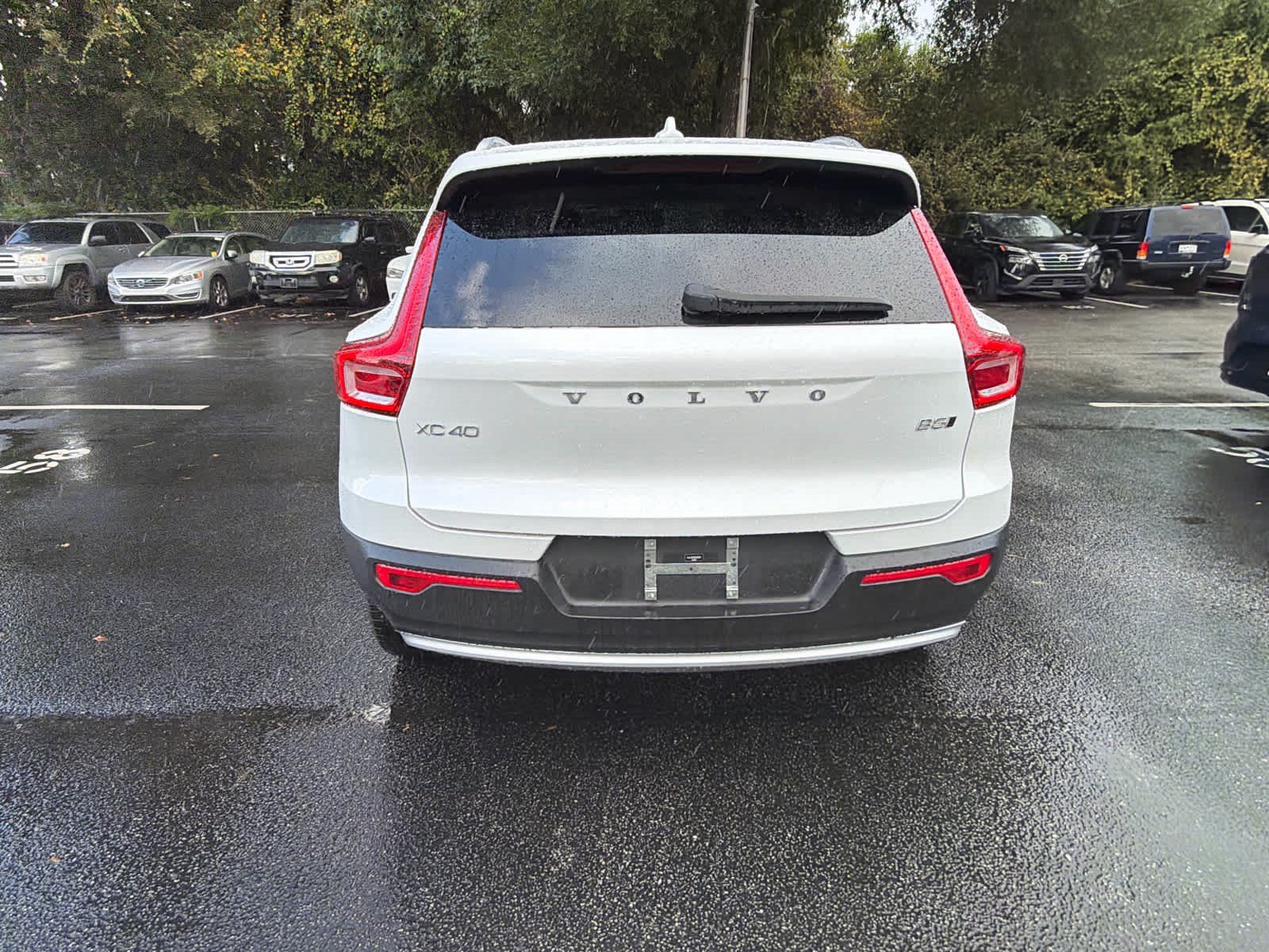Certified 2024 Volvo XC40 B5 Plus AWD/4WD image 13
