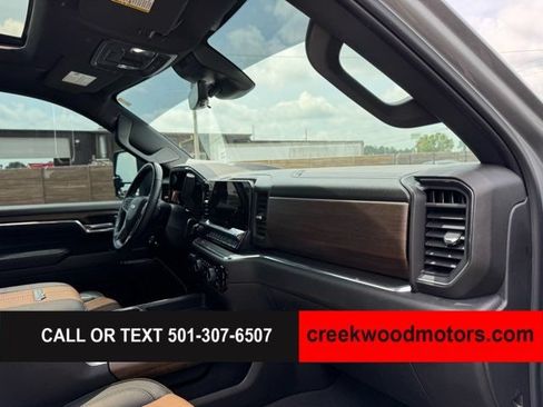 Used 2024 Chevrolet Silverado 2500 High Country w/ High Country Premium Package AWD/4WD image 16